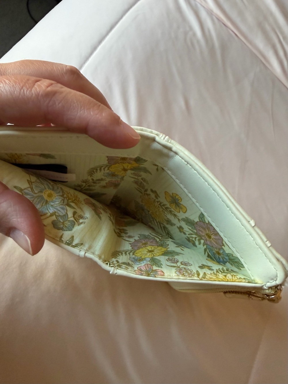 Disney Beauty and the Beast Belle & Philippe
Floral Wallet - Picture 3 of 5